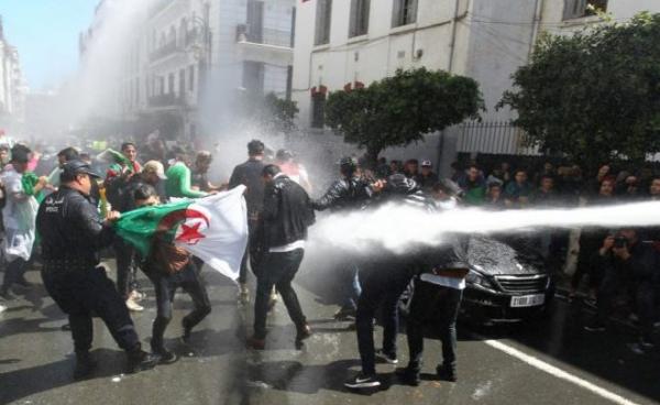منظمة هيومن رايتس ووتش تندد بالقمع في الجزائر