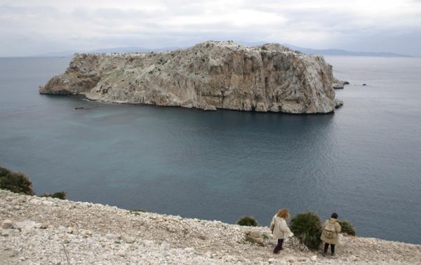 الجيش الاسباني يكشف حقيقة قيامه بأعمال بناء فوق صخور محتلة قرب الحسيمة