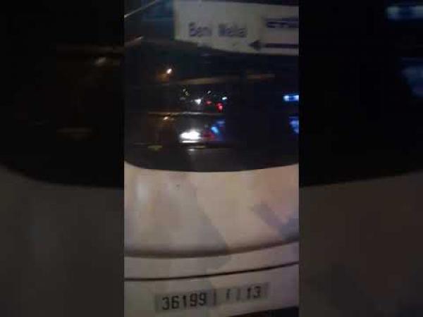 بالفيديو..مسافرون يحتجون على حافلة مهترئة لشركة "ساتيام" ويقاطعون رحلتها