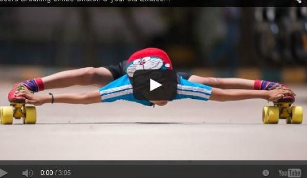 بالفيديو: طفل يتزحلق تحت 39 سيارة في 29 ثانية
