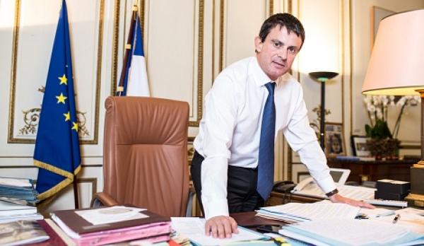 تلميذ يطلب رئيس الوزراء الفرنسي هاتفيا لمساعدته في حل الواجب