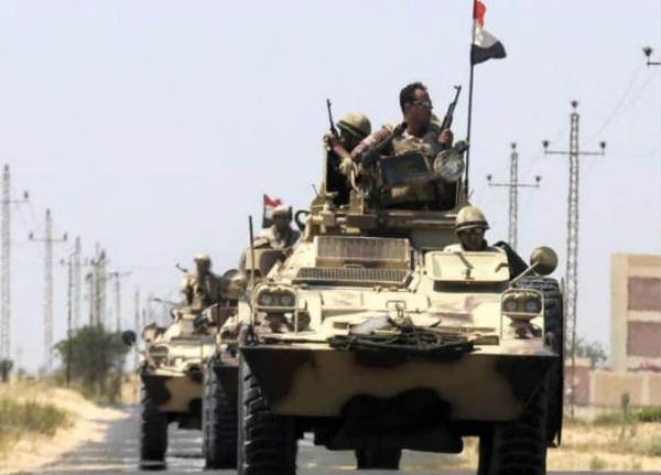 مصرع ضابطين وإصابة سبعة آخرين من قوات الأمن المصرية في انفجار عبوة ناسفة استهدفت مدرعة بسيناء