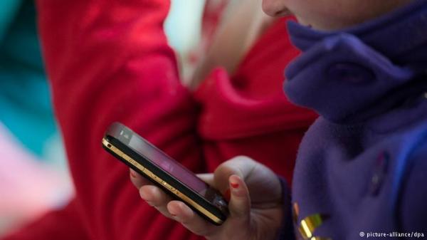 دراسة: استخدام الهواتف الذكية يزيد التوتر لدى الأطفال