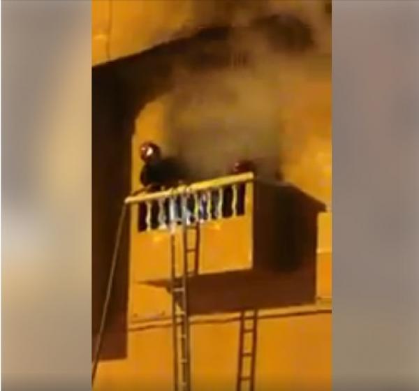 بالفيديو:حريق مهول يشب بمنزل في مدينة الداخلة