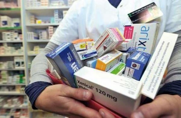 الأطباء يعرقلون مقترح قانون قد يسمح للمغاربة بالحصول على أدوية بأثمنة أقل