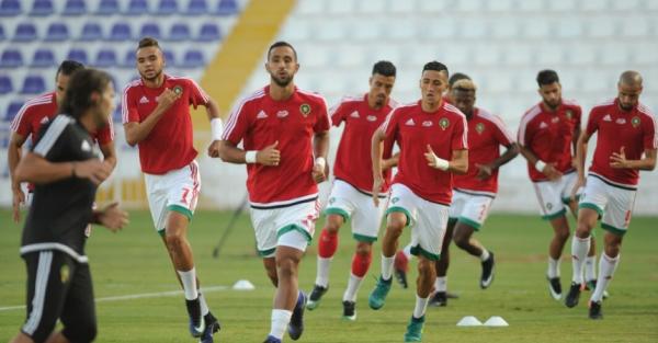 ملاسنات و شتائم بين لاعبي المنتخب الوطني و الجمهور المغربي