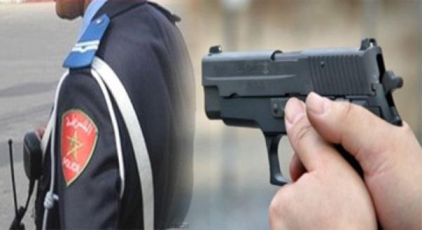 القنيطرة : شرطي يشهر مسدسه في وجه منحرف كان يلّوح بسيفه