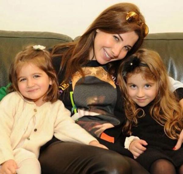 صورة نانسي عجرم مع ابنتيها تحصد أكثر من 200 ألف إعجاب في يوم
