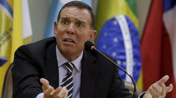 "الفيفا" يوقف رئيس اتحاد الباراغواي السابق مدى الحياة