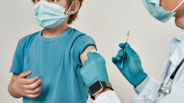 هل تطعيم كورونا للأطفال في عمر 5 سنوات آمن؟ الصحة العالمية تجيب