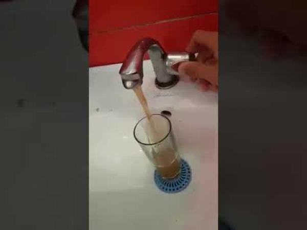 فضيحة بالفيديو : شاهدوا المياه التي تشربها ساكنة مدينة القنيطرة