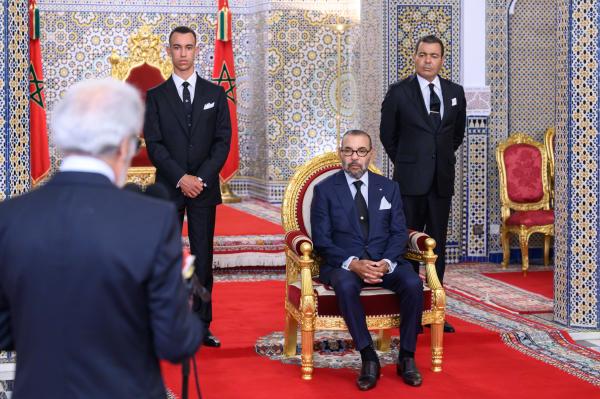 الملك يستقبل والي بنك المغرب ويطلع على تقرير الوضعية الاقتصادية للمملكة