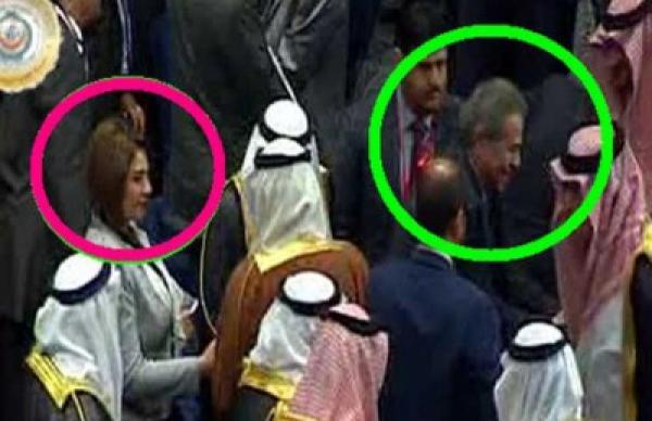 موجة سخرية من حضور توفيق عكاشة القمة العربية ومصافحته للأمراء (الفيديو)