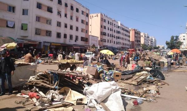 حماية للمواطنين: سلطات تمارة تضع حدا لـ "أشهر" سوق عشوائي يشهد إقبالا كبيرا رغم تدبير "كورونا" (الفيديو)
