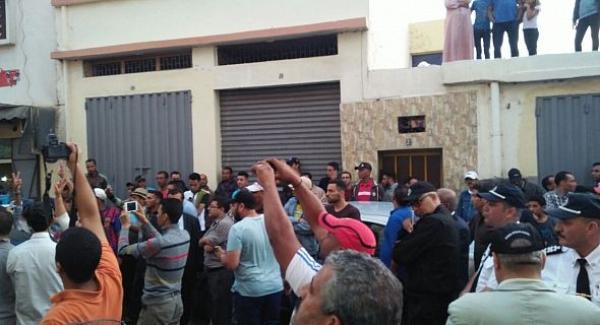 ساكنة أكادير تخرج للإحتجاج تضامنا مع حراك الريف وتطالب برفع الظلم