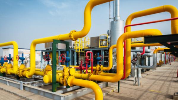 المغرب وشركة "شيل" يوقعان عقدا لتوريد 6 ملايير متر مكعب من الغاز