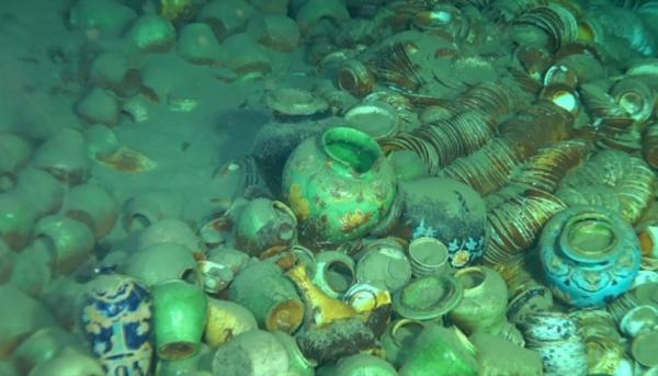 اكتشاف مئات القطع الأثرية الصينية من حطام سفينتين يعود تاريخهما لآلاف السنين