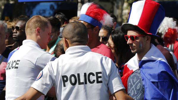 اعتقال 40 مشجع كرة قدم في باريس اثر اعمال شغب