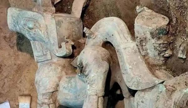علماء آثار صينيون يكتشفون "قناع جنازة" يعود لأكثر من 3000 سنة