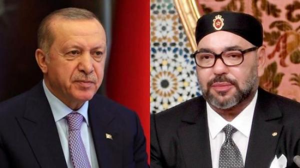 الملك محمد السادس يعزي أردوغان ويؤكد وقوف المغرب مع تركيا