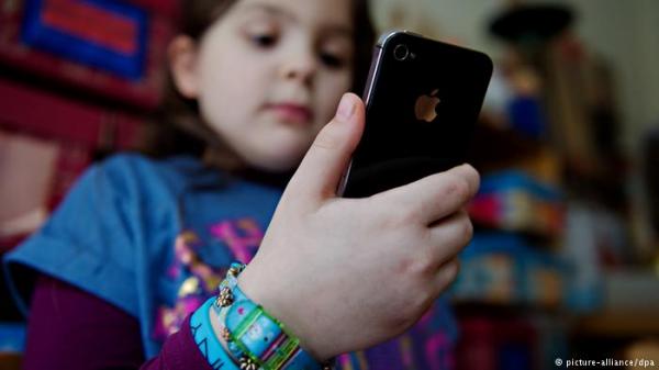 دراسة تحذر من تأثير الأجهزة الإلكترونية على سلوكيات الأطفال