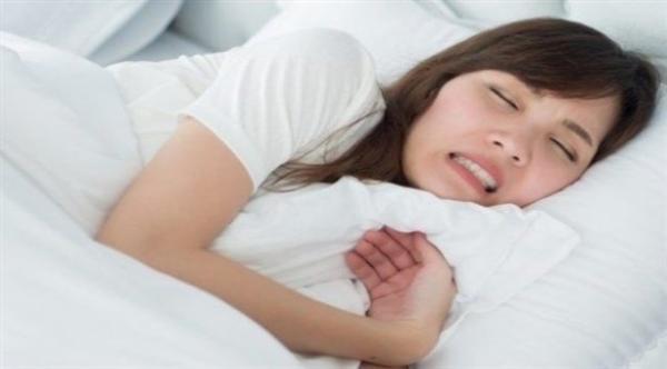 هل من طريقة لمشكلة طحن الأسنان أثناء النوم؟