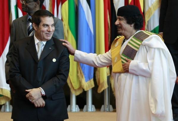 لأول مرة : سفير ليبي سابق يكشف تفاصيل " الخطأ " الذي عجل بمقتل " القذافي " وعلاقته بـ " بن علي "