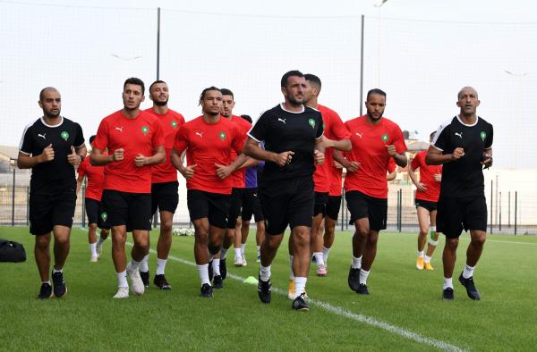 المنتخب المغربي يجري أول حصة تدريبية بدوالا