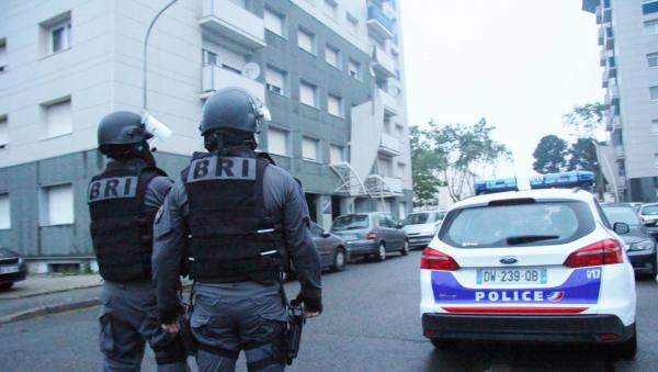 القبض على مُراقب مخدرات من طرف الشرطة الفرنسية..تعرف على دور الأمن المغربي في العملية
