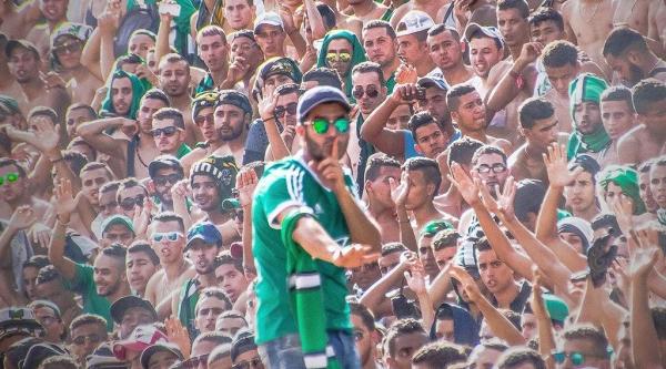 الأهلي السعودي يتعاقد مع المشجع الرجاوي الشهير "سكوادرا"