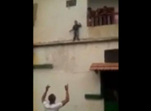 بالفيديو .. طفل يقفز من الطابق الأول بتشجيع من أهله