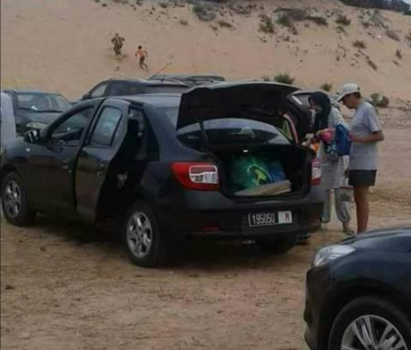 شوهة:سيارة الدولة "إم روج" تتشمس في أحد الشواطئ المغربية 