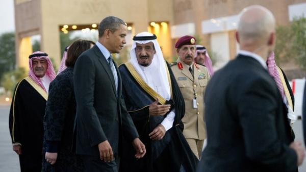 الرئيس أوباما يبدأ زيارة تعزية للحليف الاستراتيجي السعودي