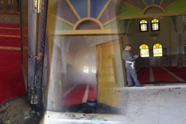 بعد صلاة الفجر.. شخص يحاول إضرام النار بأحد المساجد ضواحي الناظور!