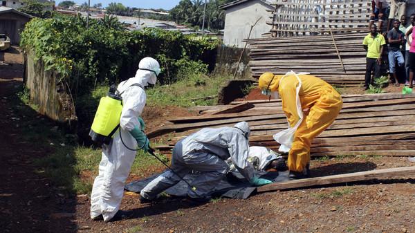 أطباء بلا حدود: إيبولا أباد قرى بأكملها في سيراليون