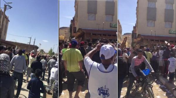 بالفيديو ... حاملين "الكراطة" , سكان جماعة سيدي المخفي يتظاهرون و يثورون على أوزين