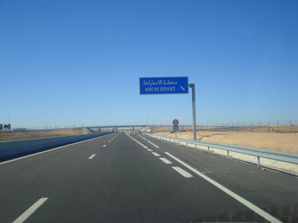 الأشغال توقف الطريق السيار بين الخميسات ومكناس