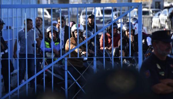 عمال مغاربة بمليلية المحتلة يعتزمون مقاضاة إسبانيا ومطالبتها بتعويض مالي ضخم