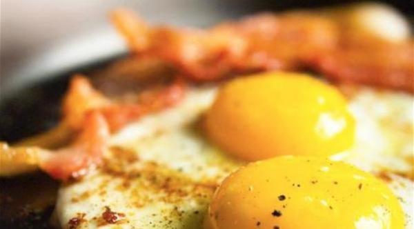  البيض من أفضل الأطعمة لتحفيز الدماغ 