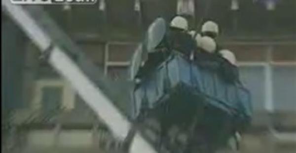 بالفيديو.. لحظة مصرع عمال أثناء إصلاح عمود إنارة