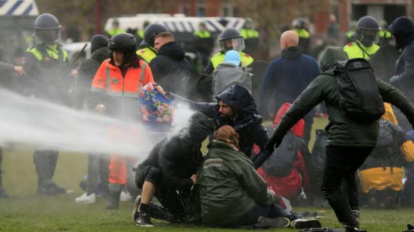 أعمال شغب خطيرة ونهب في هولندا خلال "مظاهرات كورونا"(فيديو)