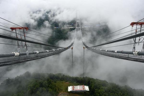 بالفيديو: أطول وأعلى جسر معلق بين جبلين في آسيا