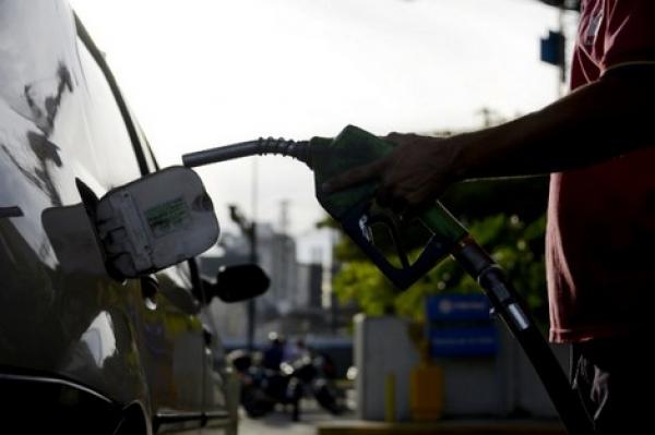 الصمت "المريب" للحكومة يحرك دعوات العودة إلى مقاطعة محطات الوقود بعد الارتفاع الأخير في الأسعار