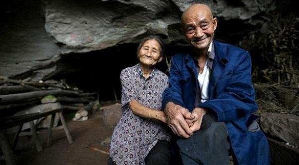 بالصور: زوجان صينيان يعيشان في كهف منذ 54 عاماً