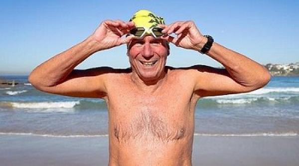 أسترالي سبعيني يعبر بحر المانش سباحة