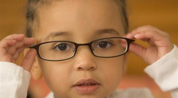 4 إجراءات لحماية عيون أطفالك