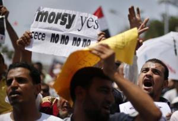 هل سيتظاهر انصار مرسي 'دهرا' لاعادته الى كرسي الرئاسة؟
