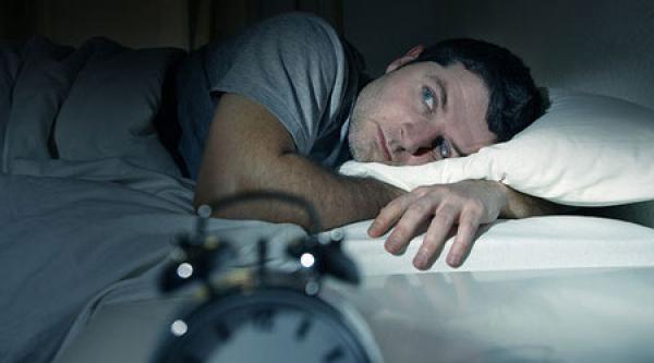 دراسة: قلة ساعات النوم تؤدي إلى البدانة