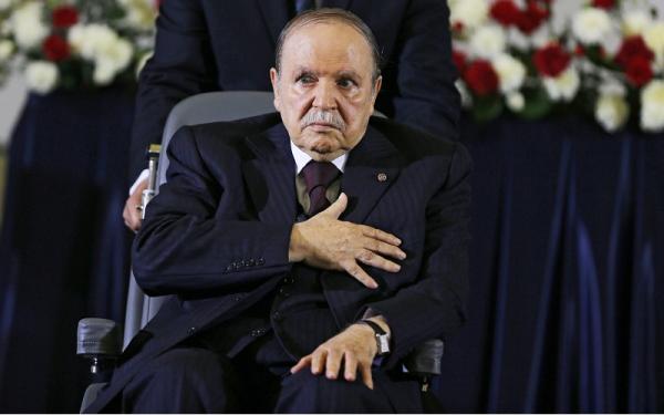 رئاسيات الجزائر.. "بوتفليقة" يصوت في اختيار خليفته (فيديو)