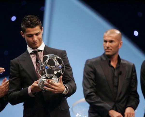 جائزة الكرة الذهبية: البرتغالي رونالدو يشعر باستياء من تصريحات الفرنسي زين الدين زيدان
